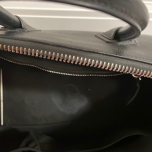 Givenchy Medium Antigone Shoulder Bag - Picture 4 of 6